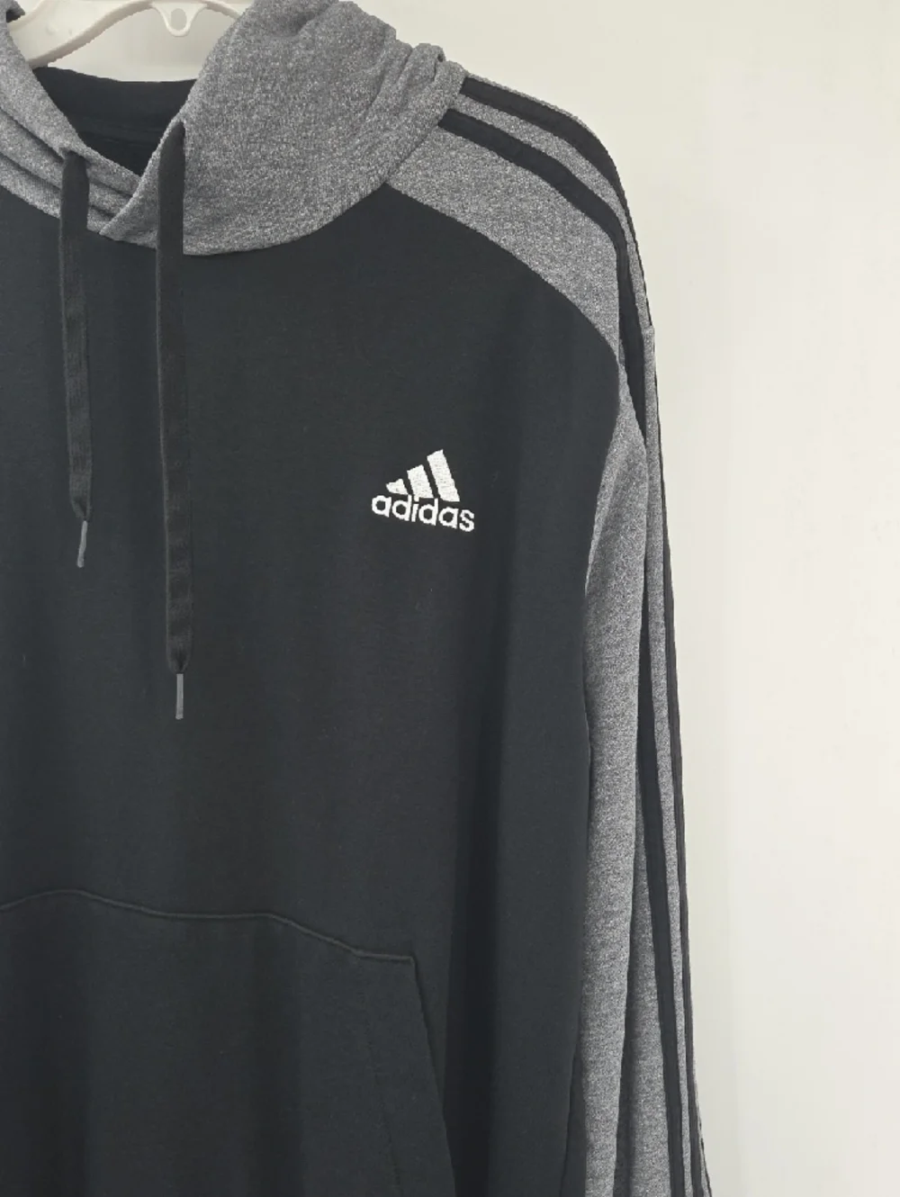 Adidas Men’s Black & Gray Pullover Hoodie with Stripes XL